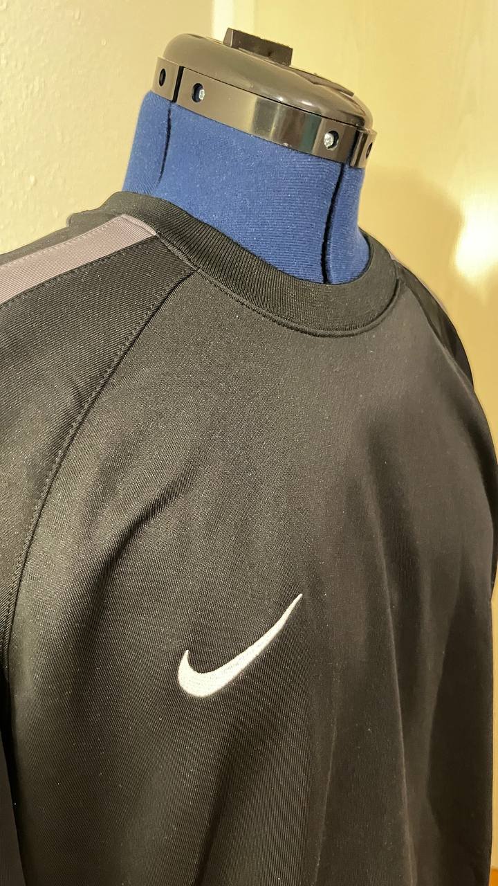 Schöner Nike-Pullover in Schwarz (XL)