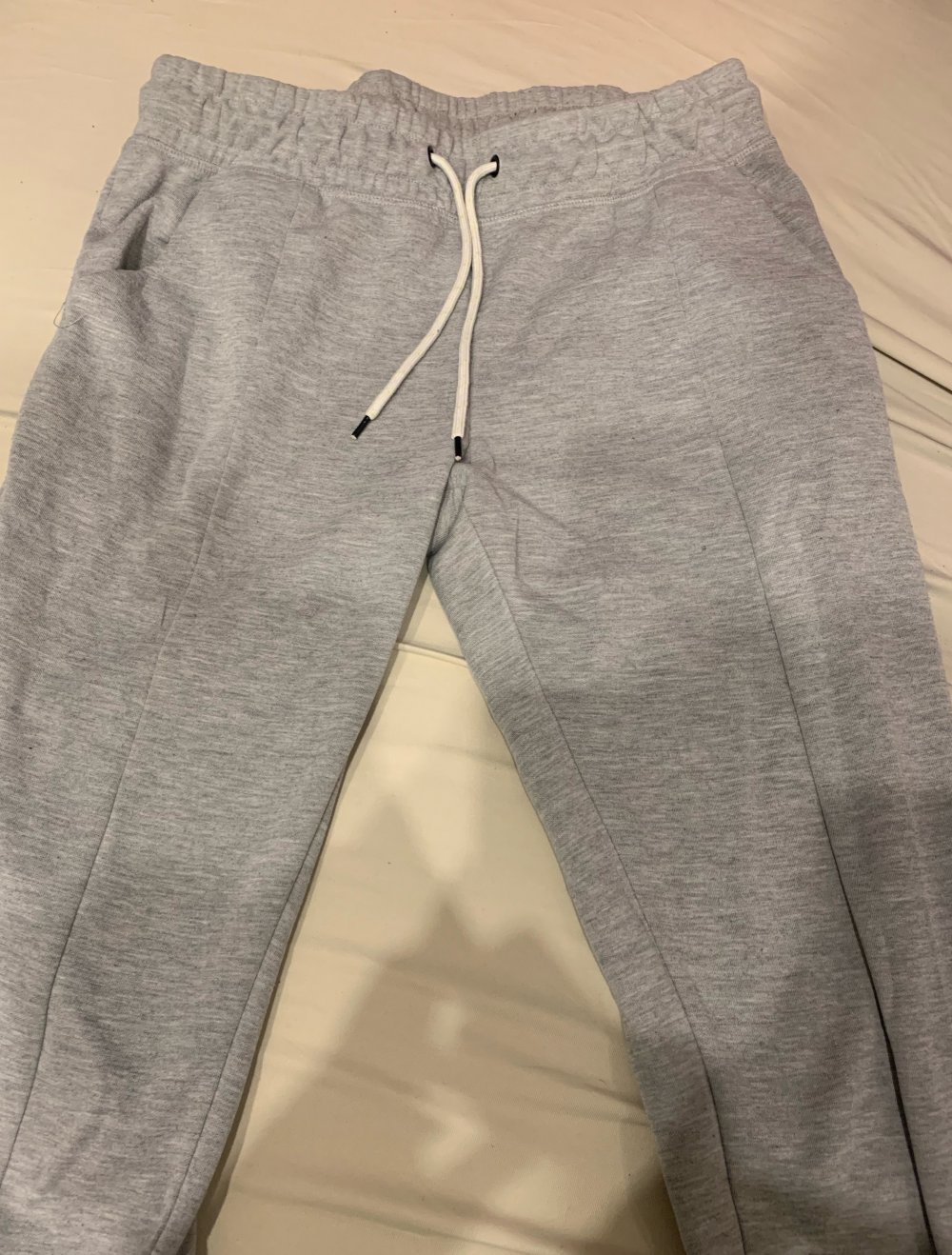 graue Jogginghose