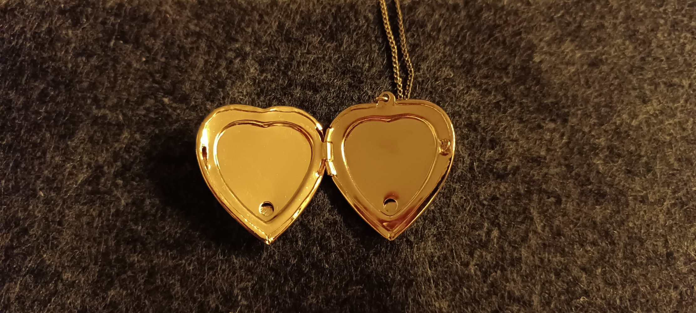 Klappherz mit Kette