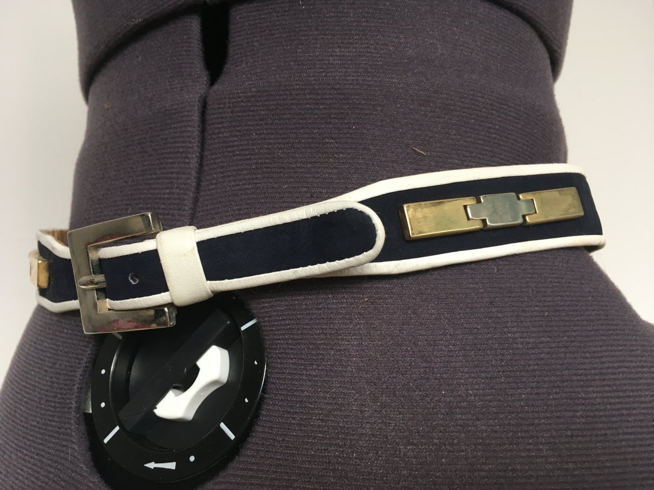 AKRIS - schmaler Gürtel 100 % Leder, blau / dunkelblau gold silber weiß