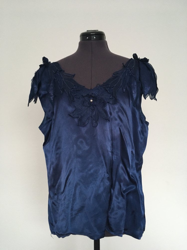 NEU - T-Shirt dunkel Blau, Applikationen + Perlen - Gr. S / 36 , M / 38
