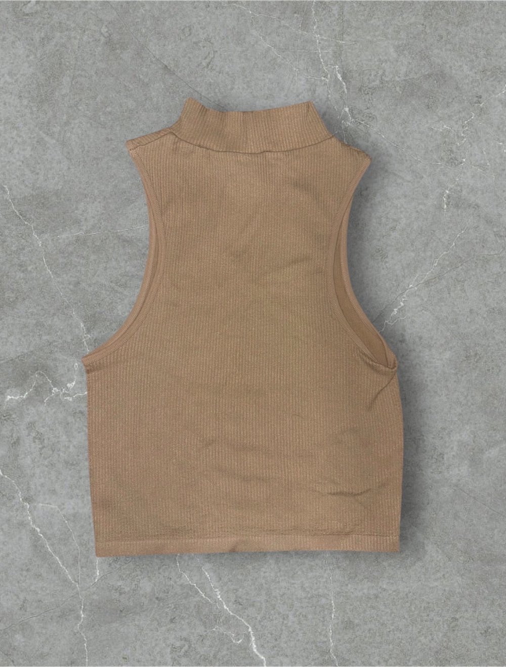 Beiges High-Neck Crop-Top von Zara – Kaum getragen