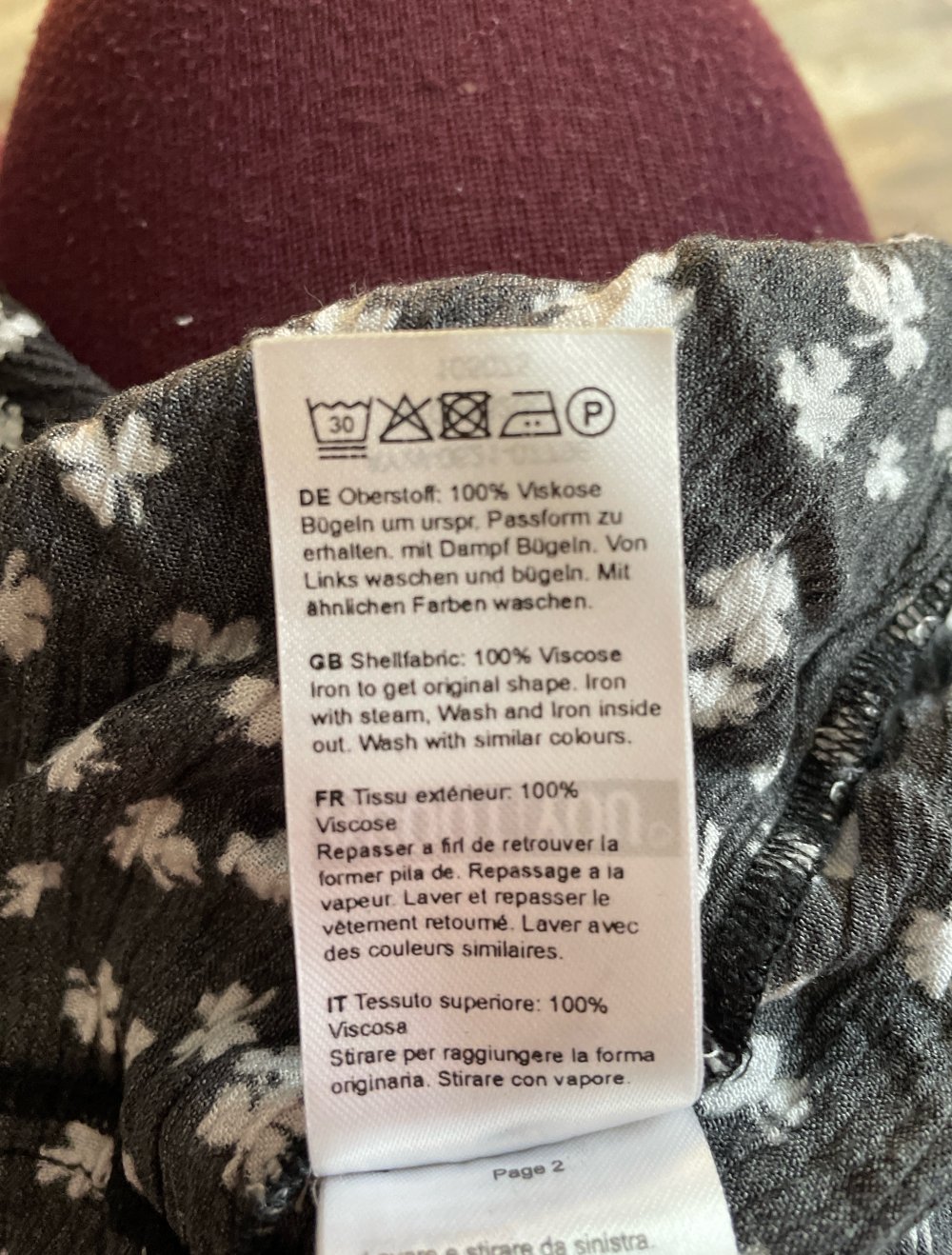 Schwarzes Kleid mit weißen Blumen Gr. 40