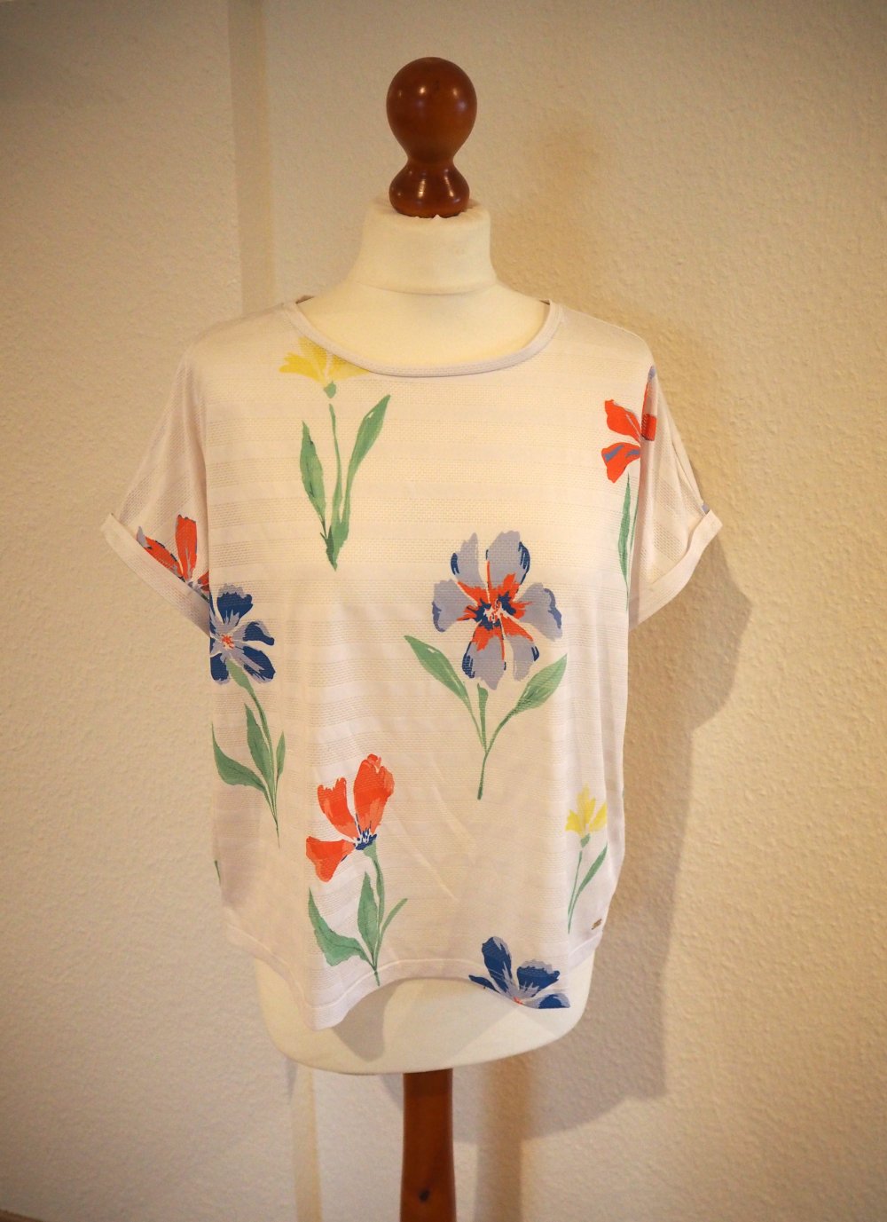 Lockeres T-Shirt mit Blumenprint