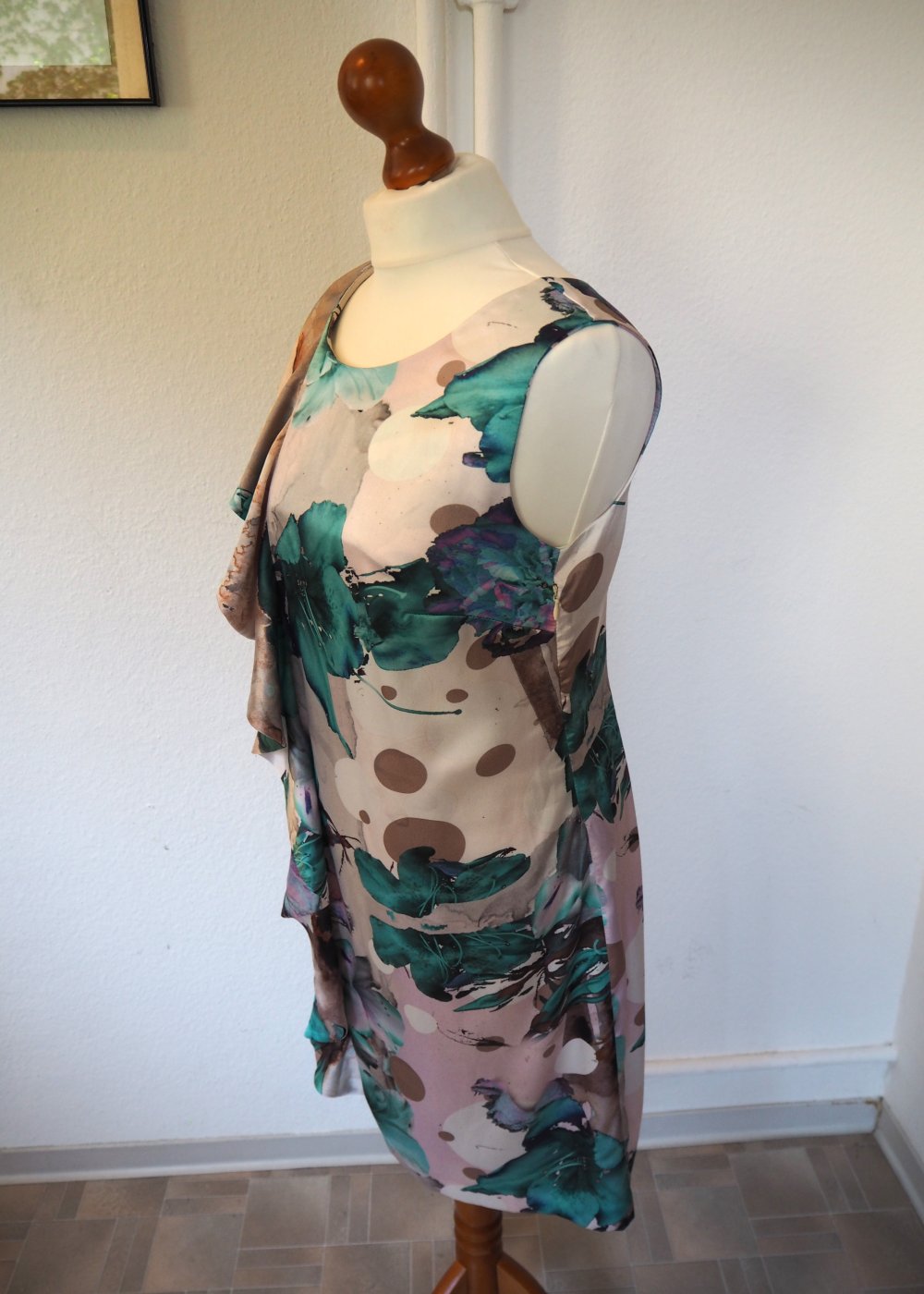 Blumiges Abendkleid/Sommerkleid in Satinoptik