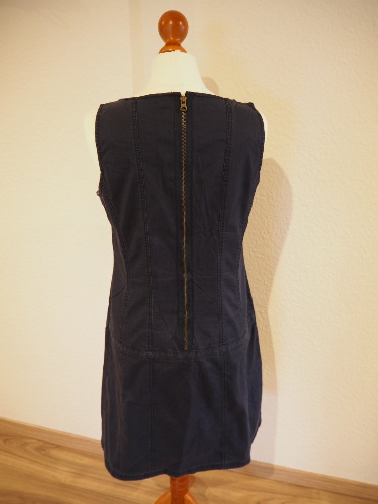 Etuikleid im Jeans-/Utility-Look