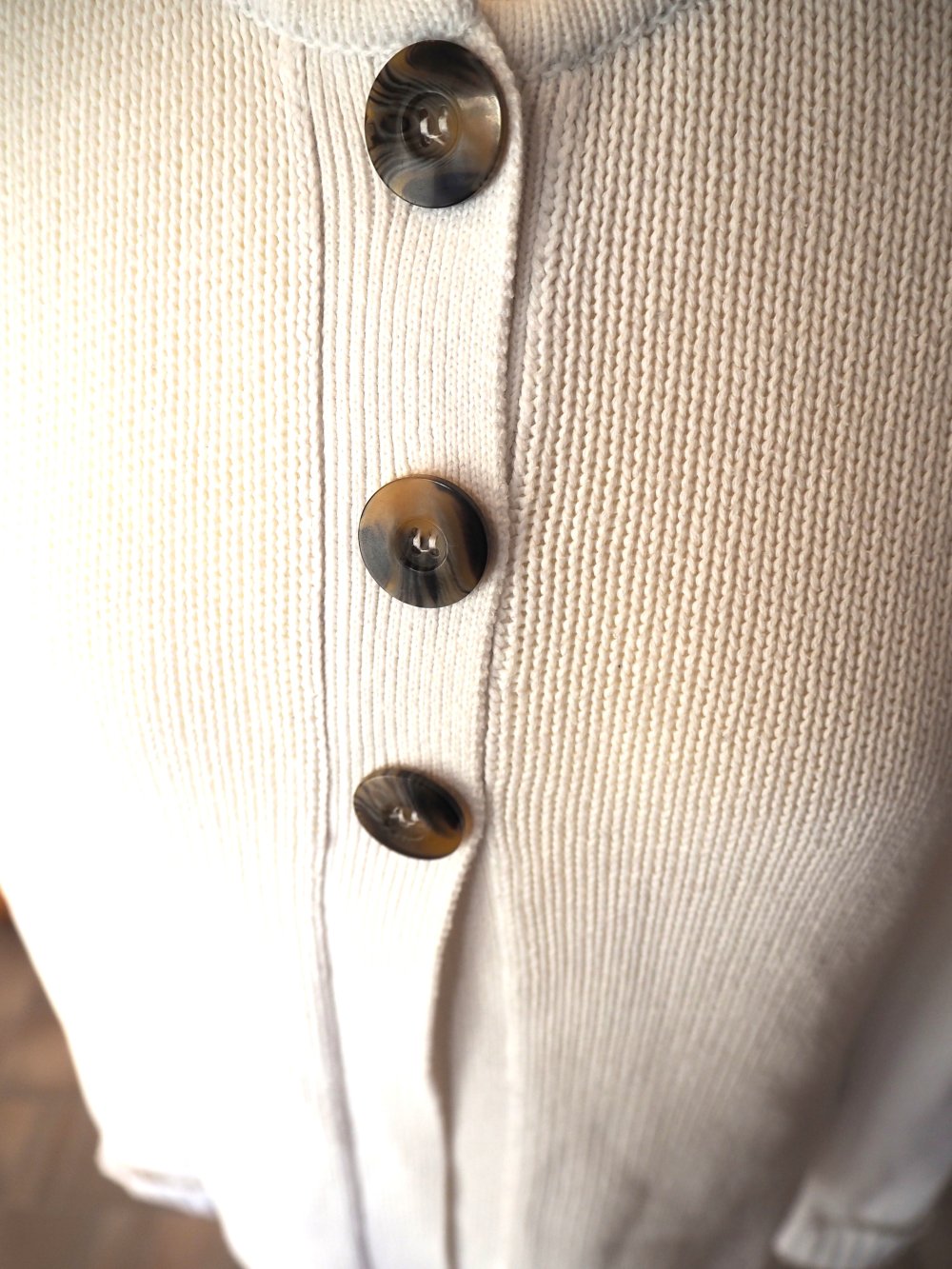 Strick-Cardigan mit Statement-Knöpfen