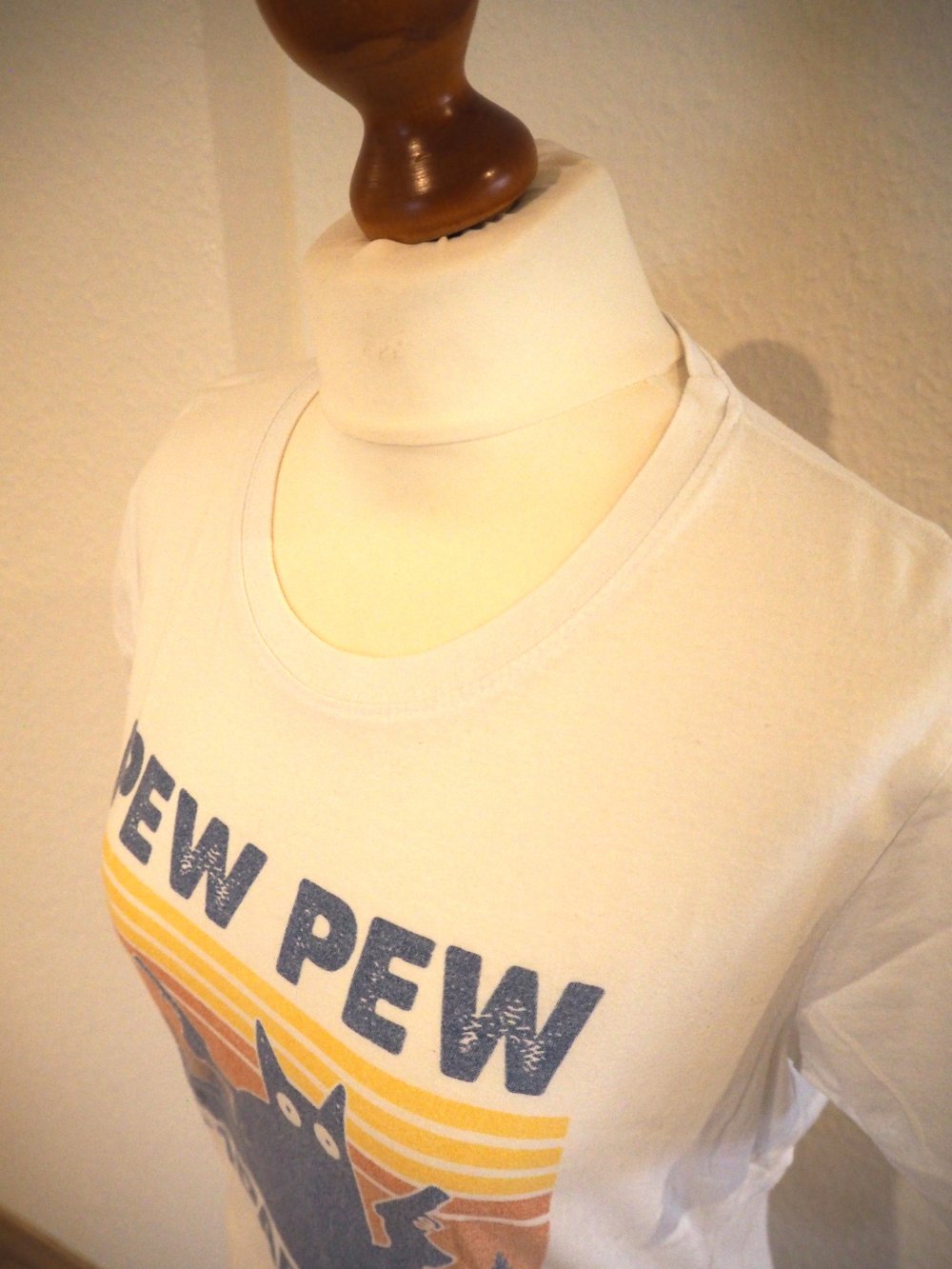 Vintage-Shirt mit PEW-PEW-Katze