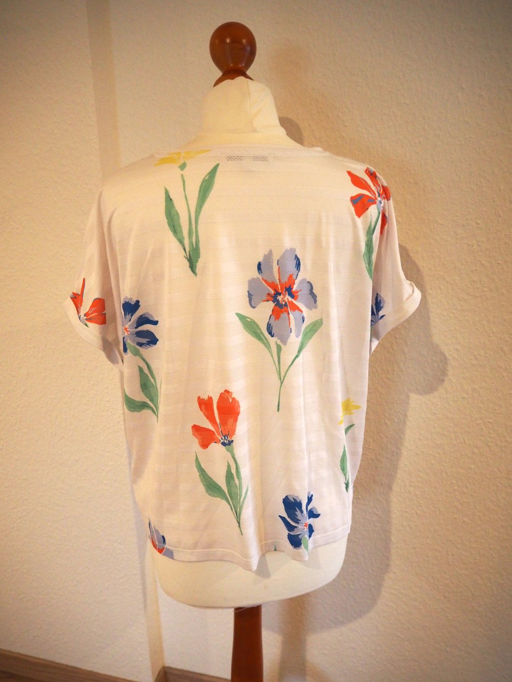 Lockeres T-Shirt mit Blumenprint