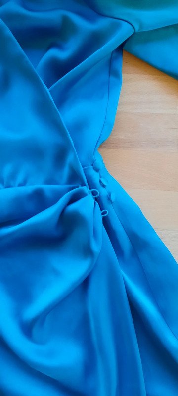 blaues satin Kleid
