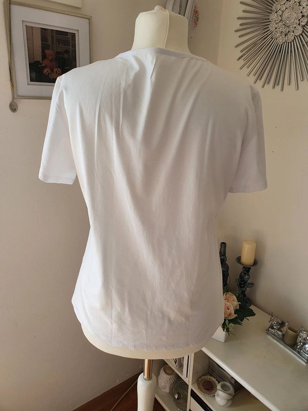 Shirt mit Blümchen und Pailletten