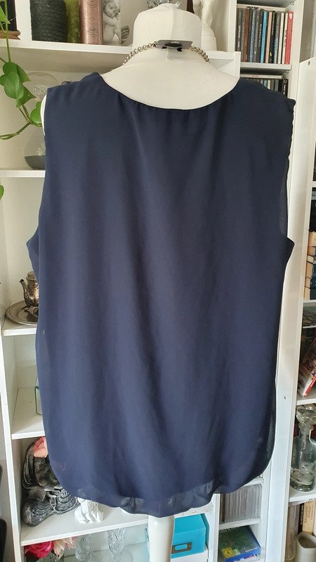 Blusen-Top mit Kette