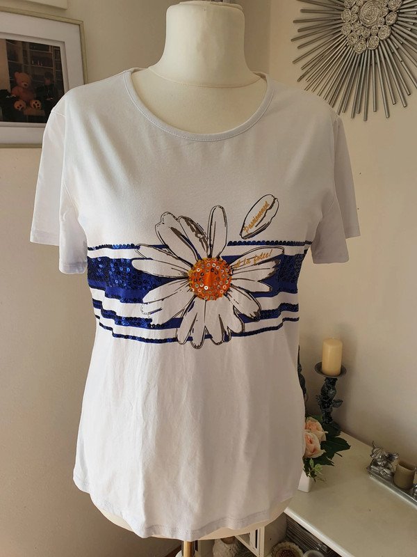 Shirt mit Blümchen und Pailletten