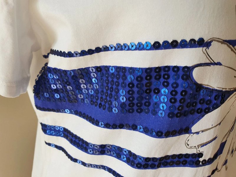 Shirt mit Blümchen und Pailletten