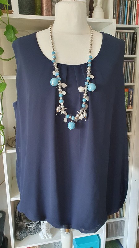 Blusen-Top mit Kette