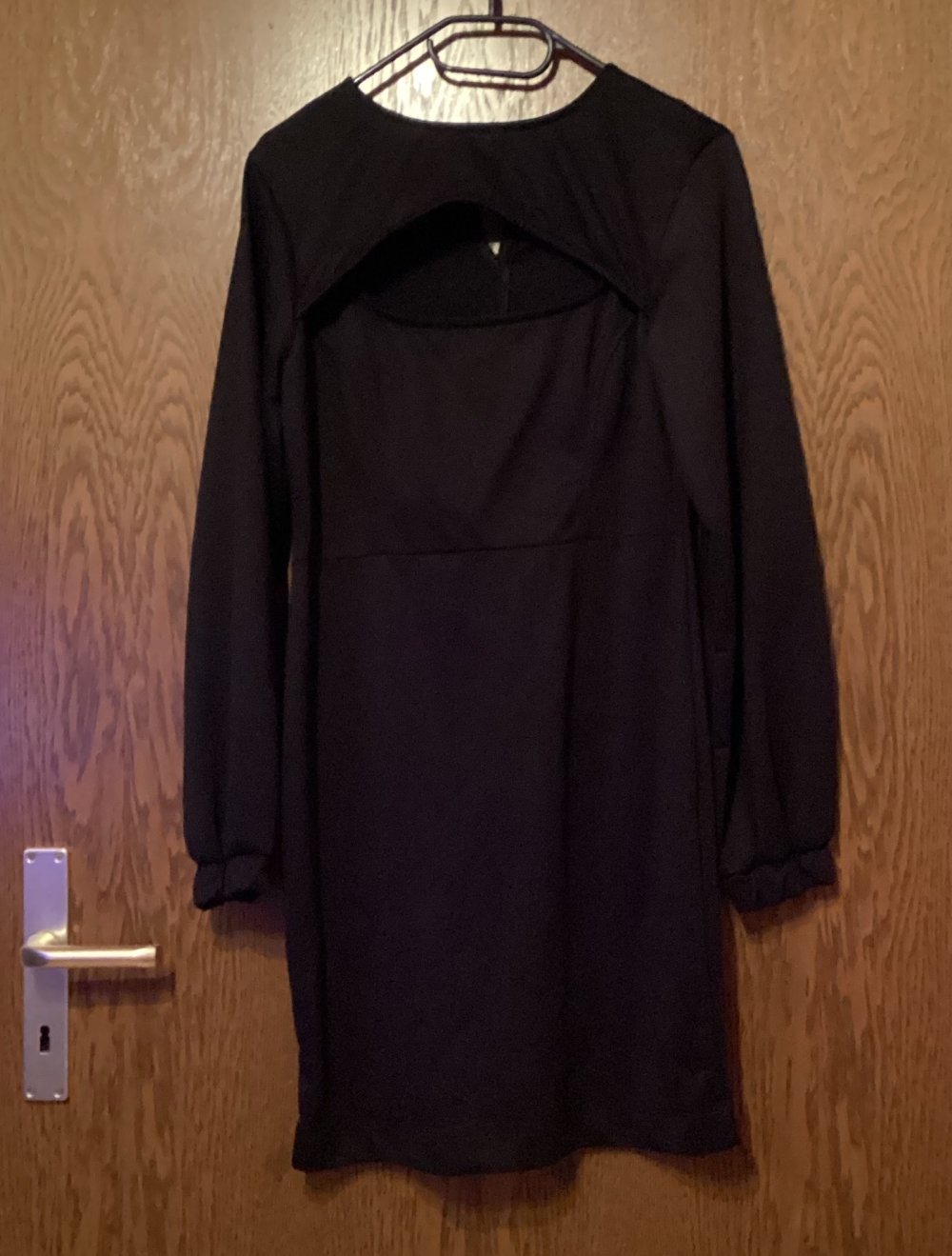 Schwarzes Kleid