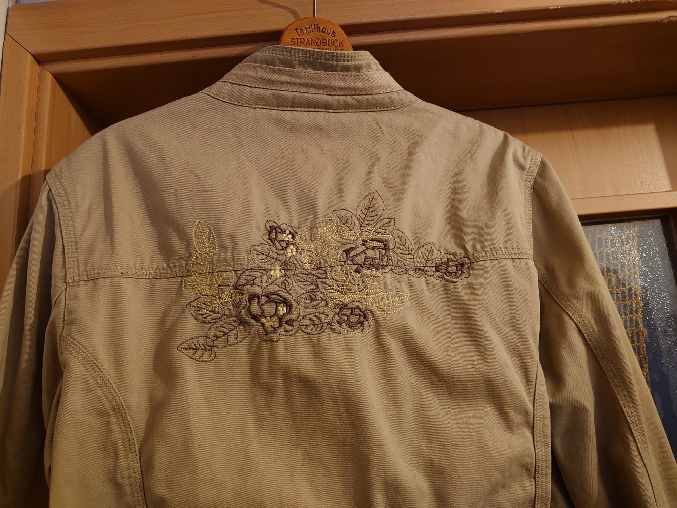 Leinen Jacke mit Stickerei auf dem Rücken