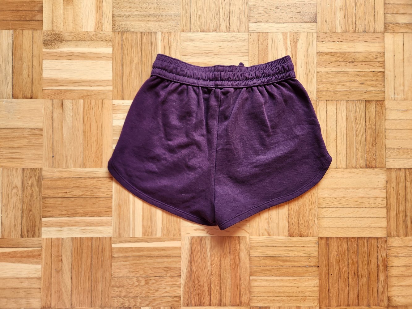 Neue H&M Stoff Sport Shorts Burgunderrot