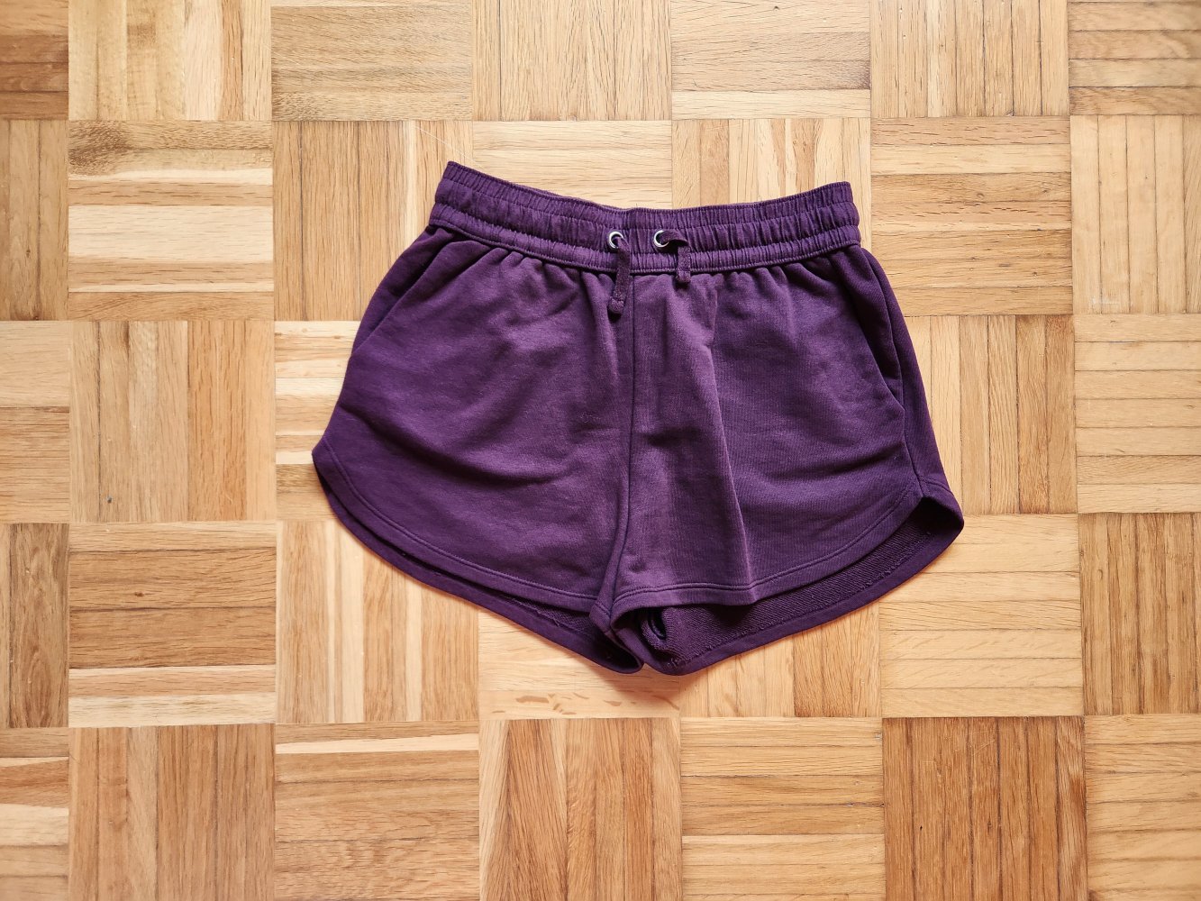 Neue H&M Stoff Sport Shorts Burgunderrot
