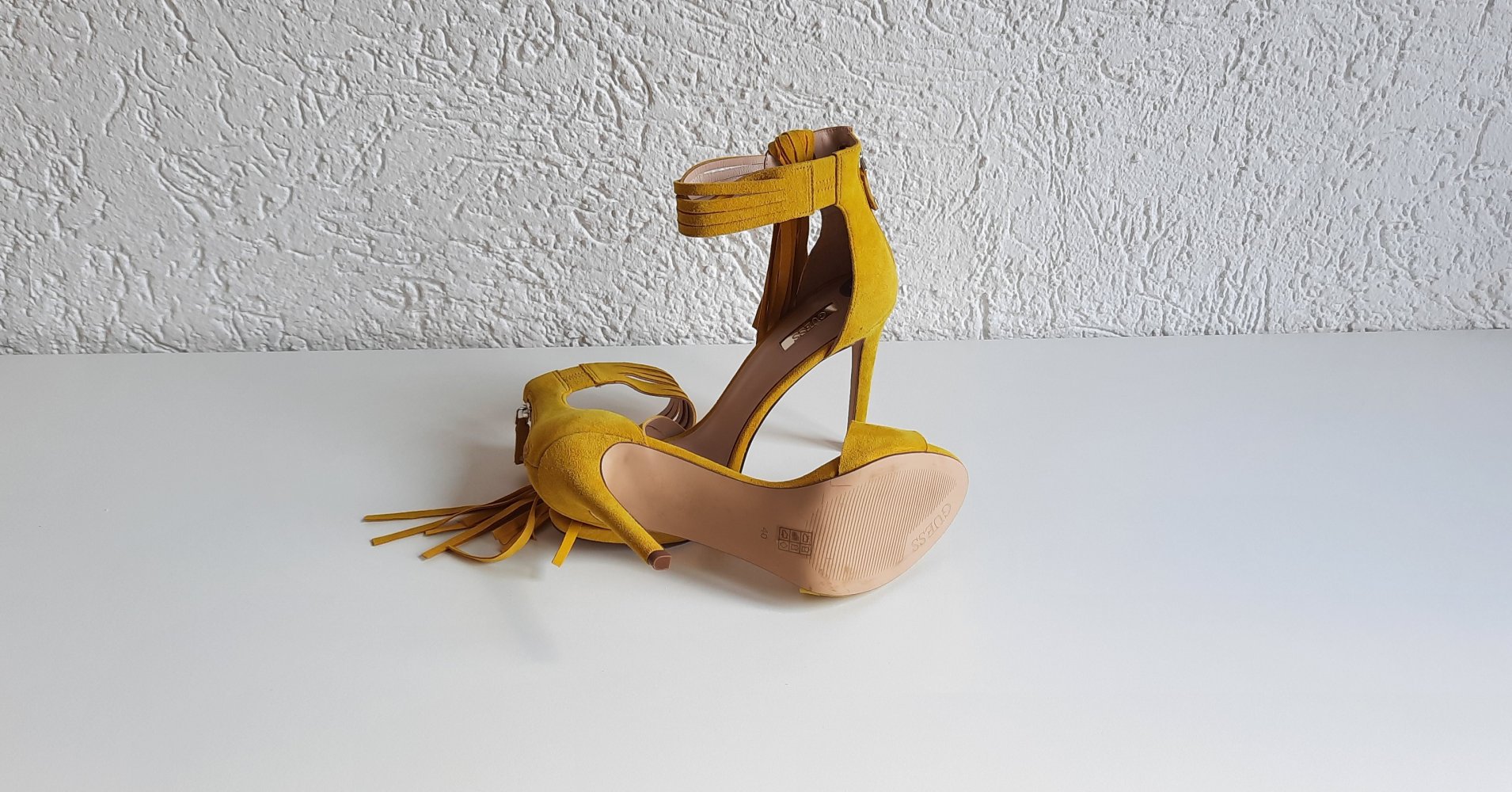 Neue Guess High Heels Wildleder mit Fransen