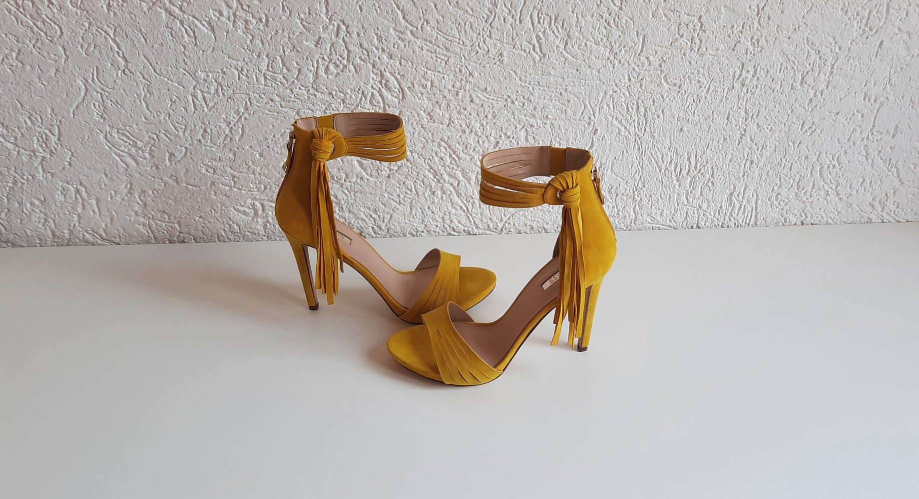 Neue Guess High Heels Wildleder mit Fransen