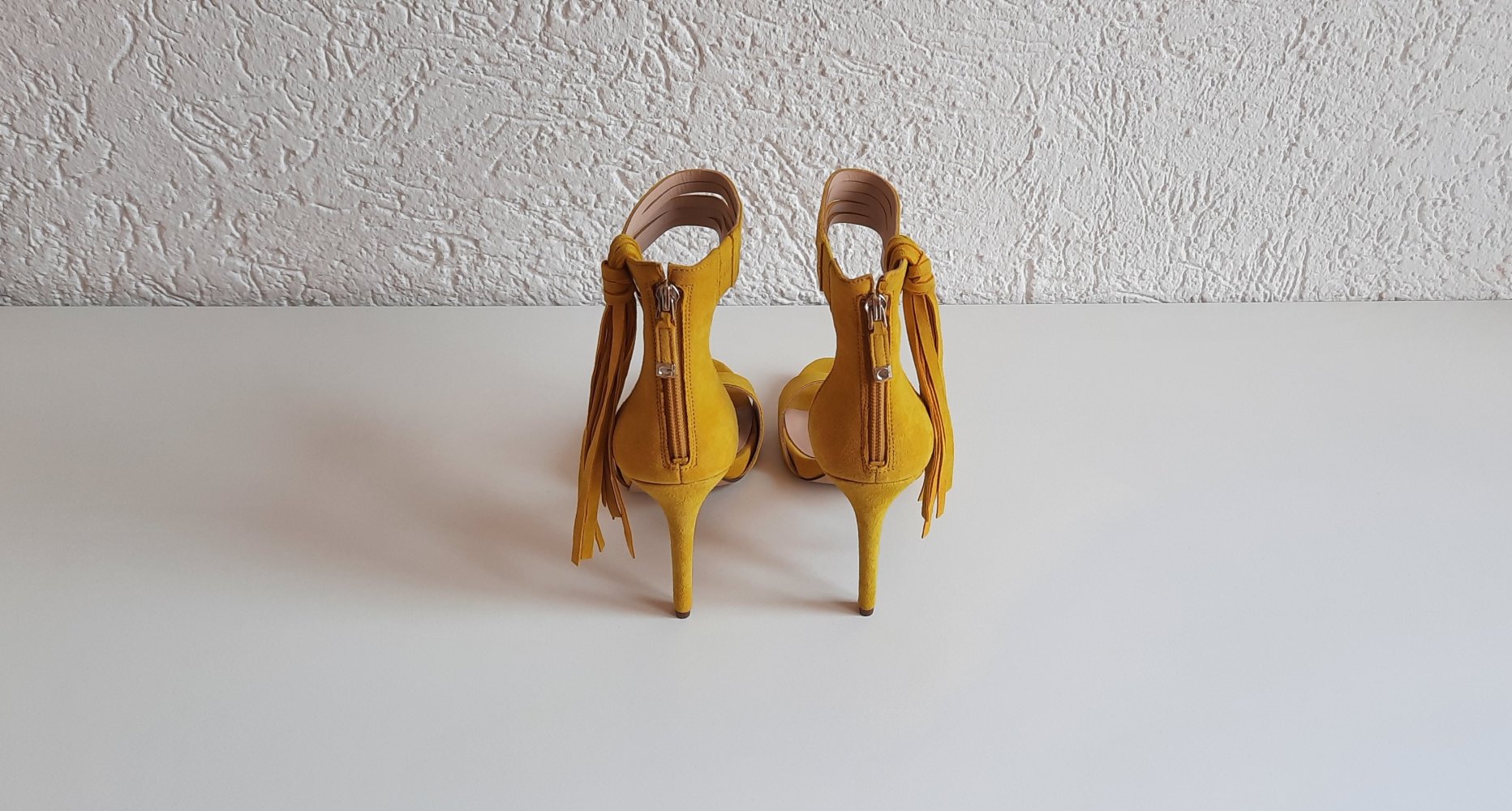 Neue Guess High Heels Wildleder mit Fransen