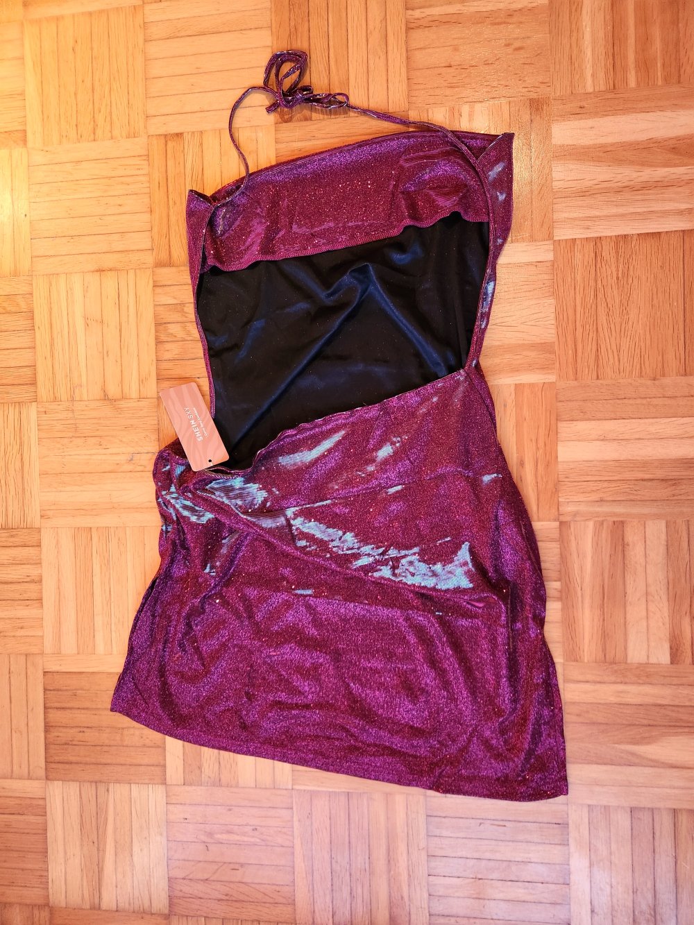 Neues Schimmer Kleid Neckholder rückenfrei