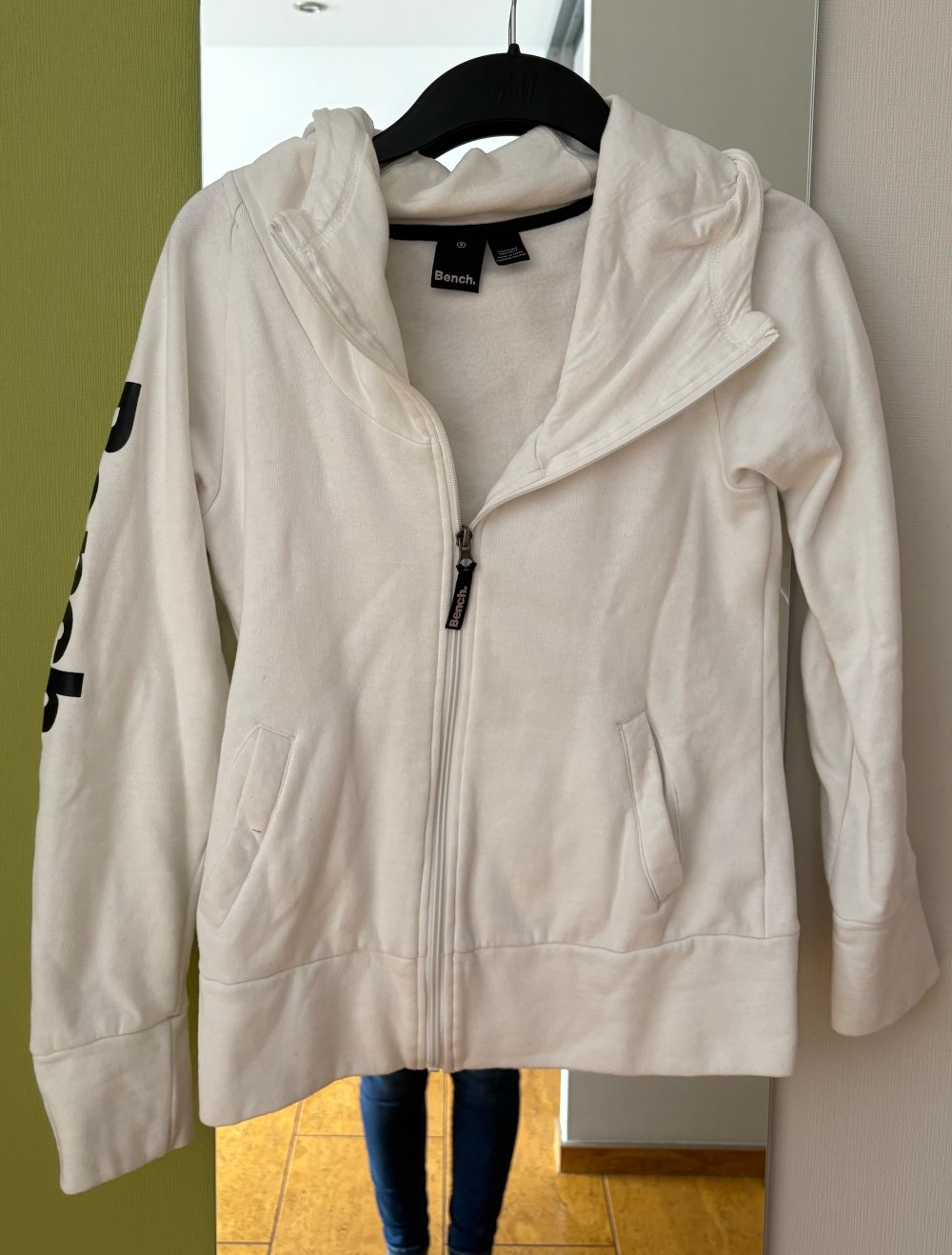 Weiß Benchjacke mit rechtem Schriftzug