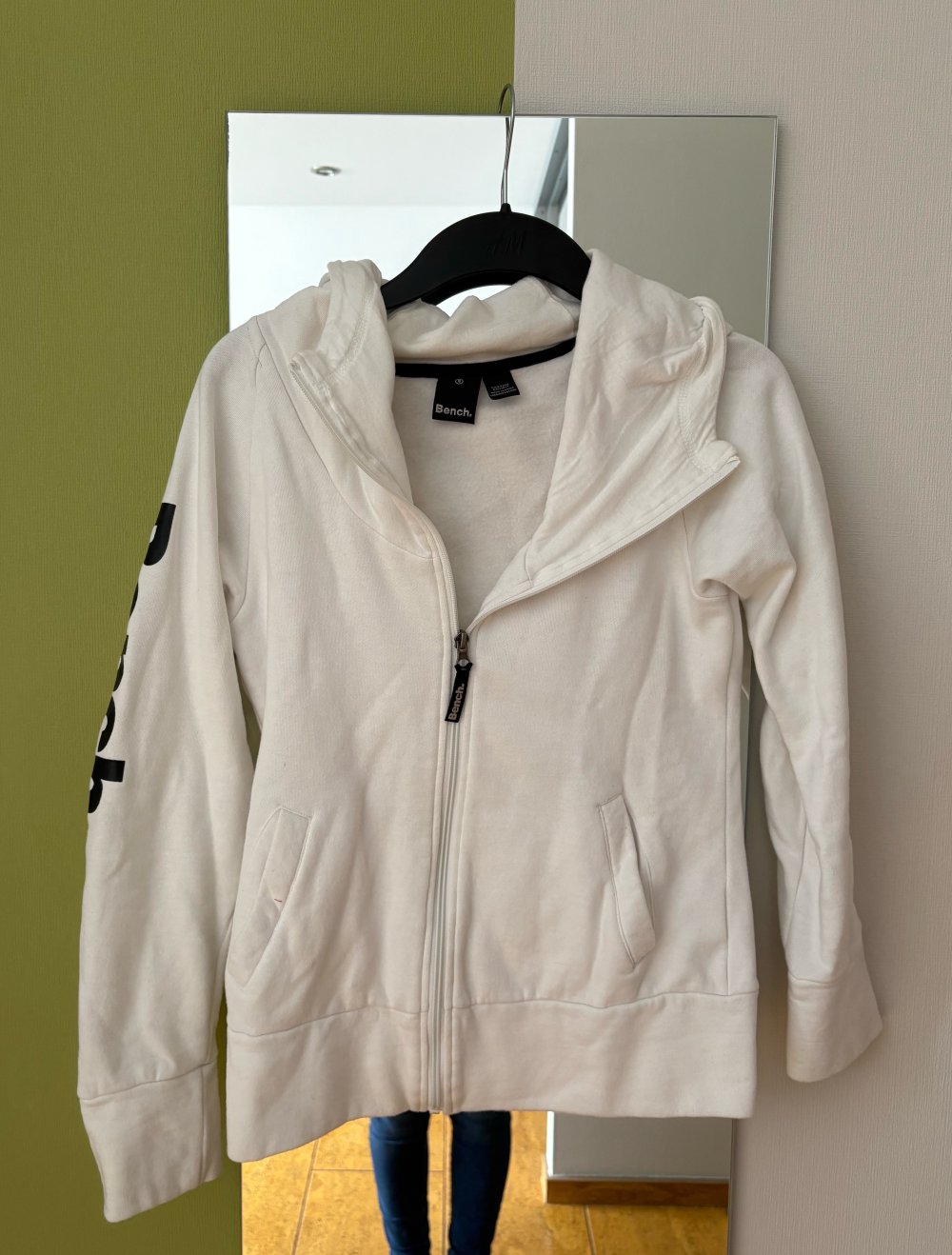Weiß Benchjacke mit rechtem Schriftzug