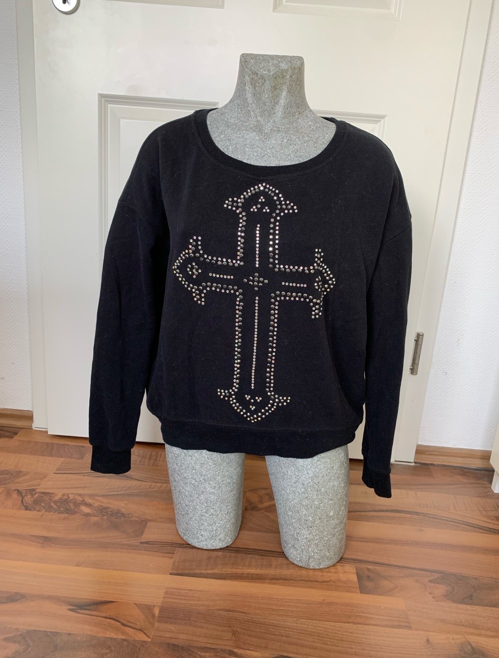 neuwertig Pullover Sweatshirt langarm Damen, Kreuz Motiv, Ziersteine, schwarz,XS