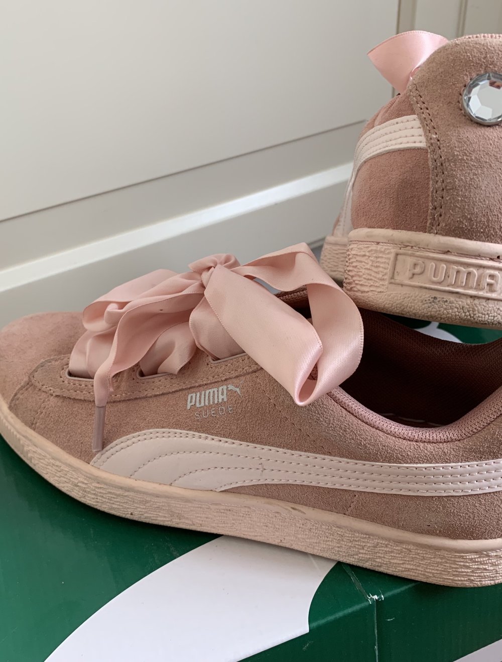 Neuwertige Turnschuh Sneaker Suede Puma Satinbänder Rosa 38 in OVP