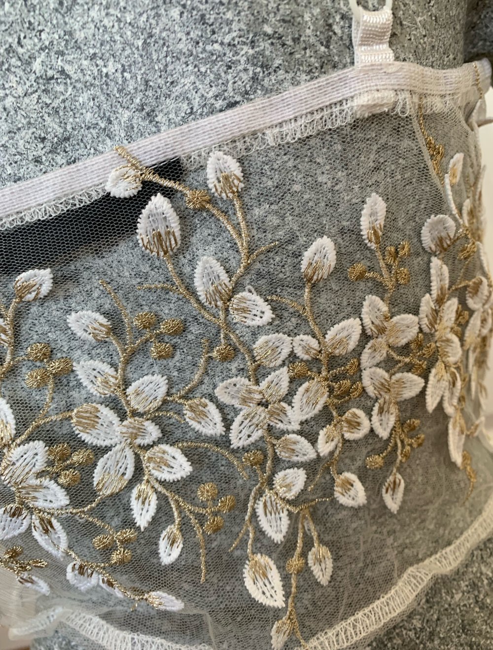 Sommer Top L Weiss Gold Bestickt