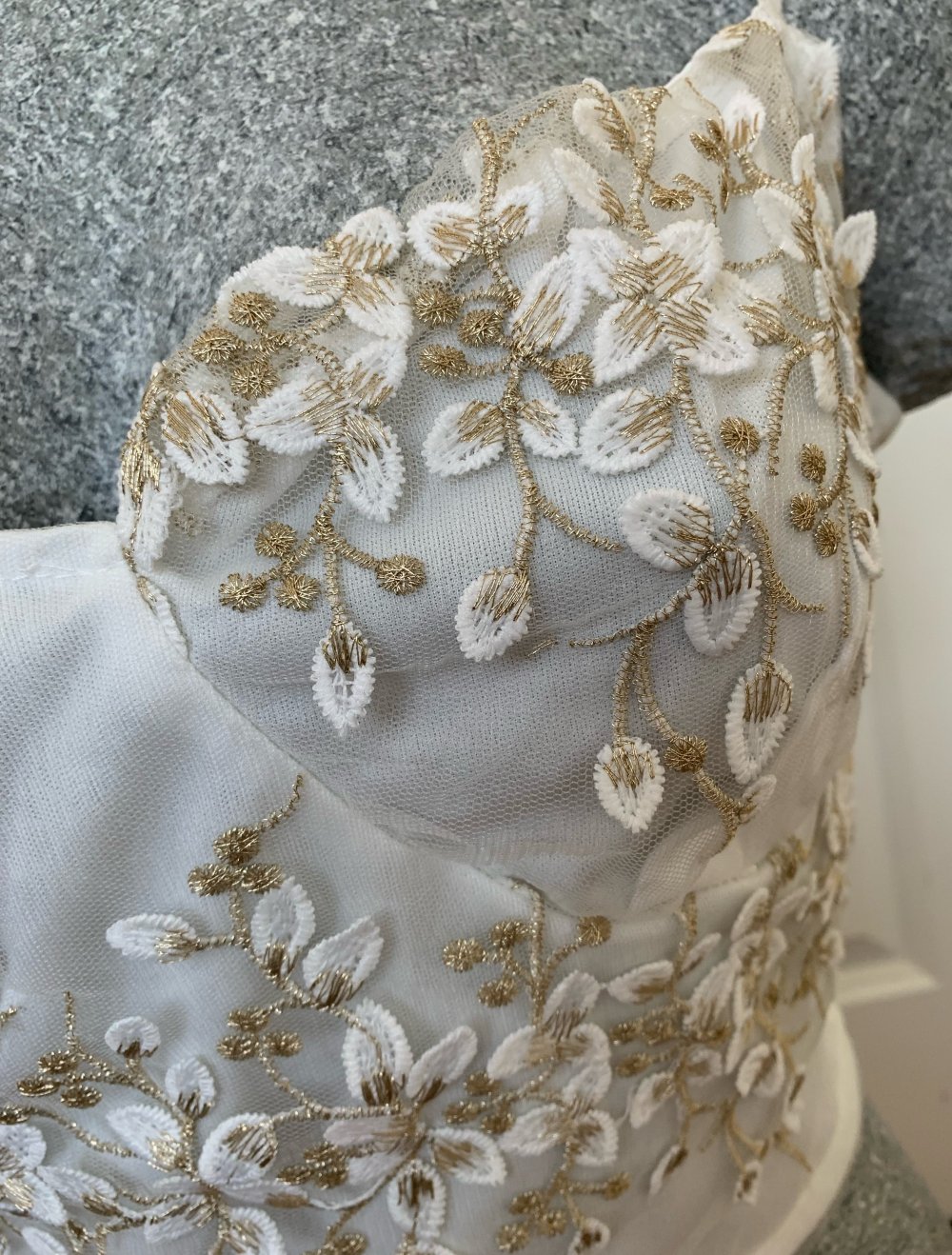 Sommer Top L Weiss Gold Bestickt