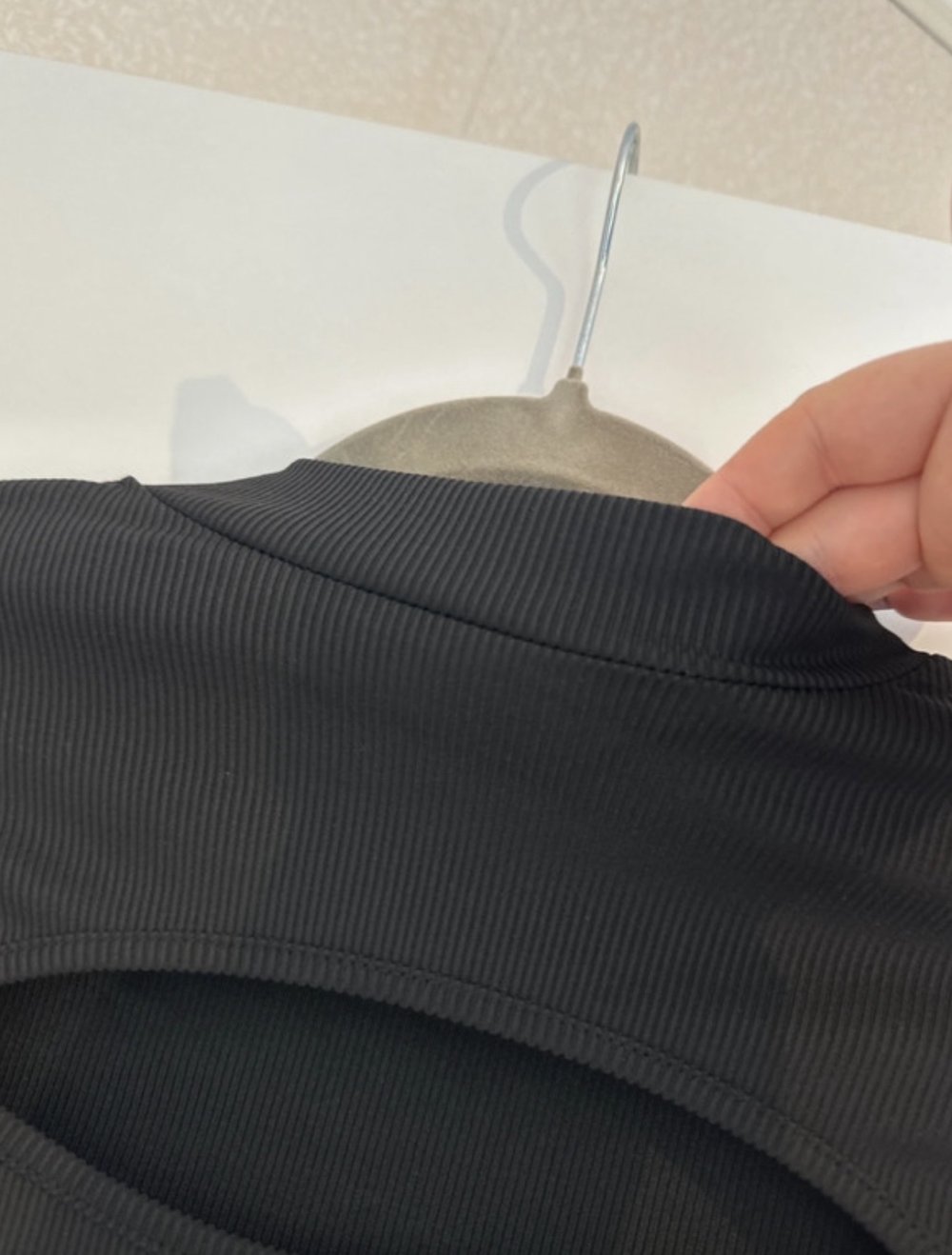 Schwarzes Langarm-Shirt