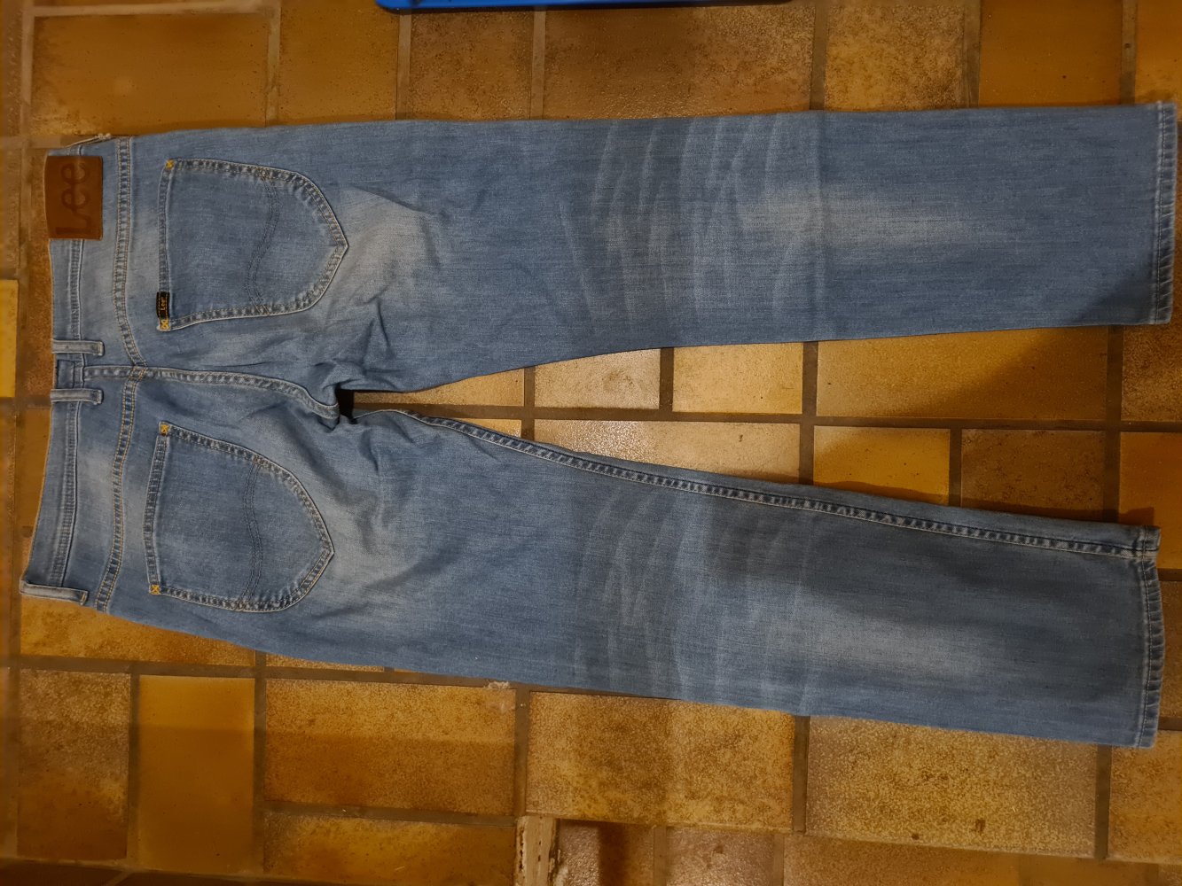 Jeanshose Lee