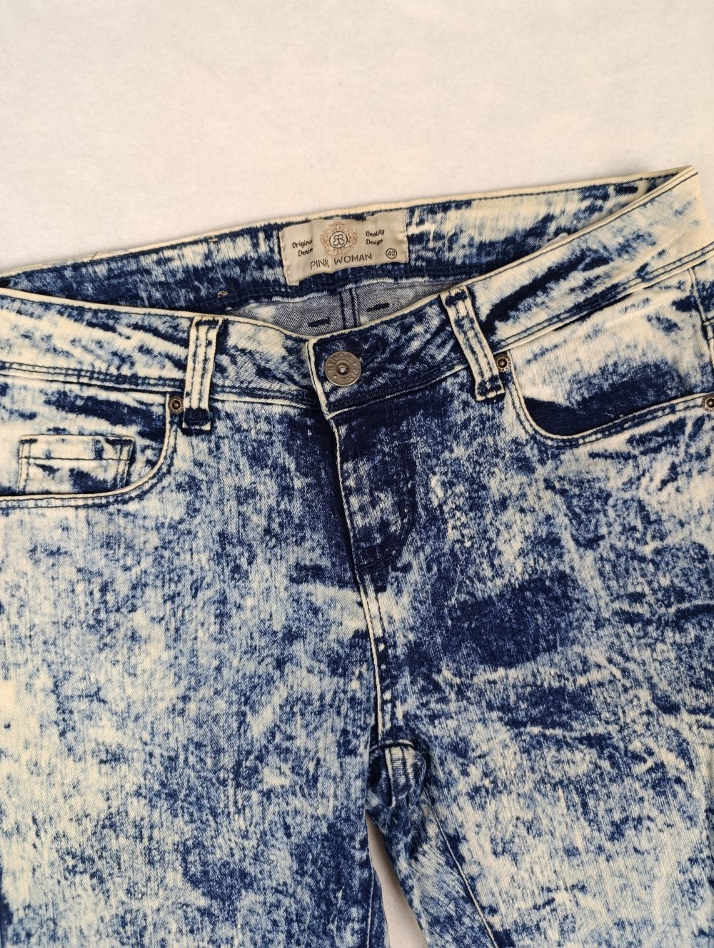 Jeans mit Acid-Wash Effekt