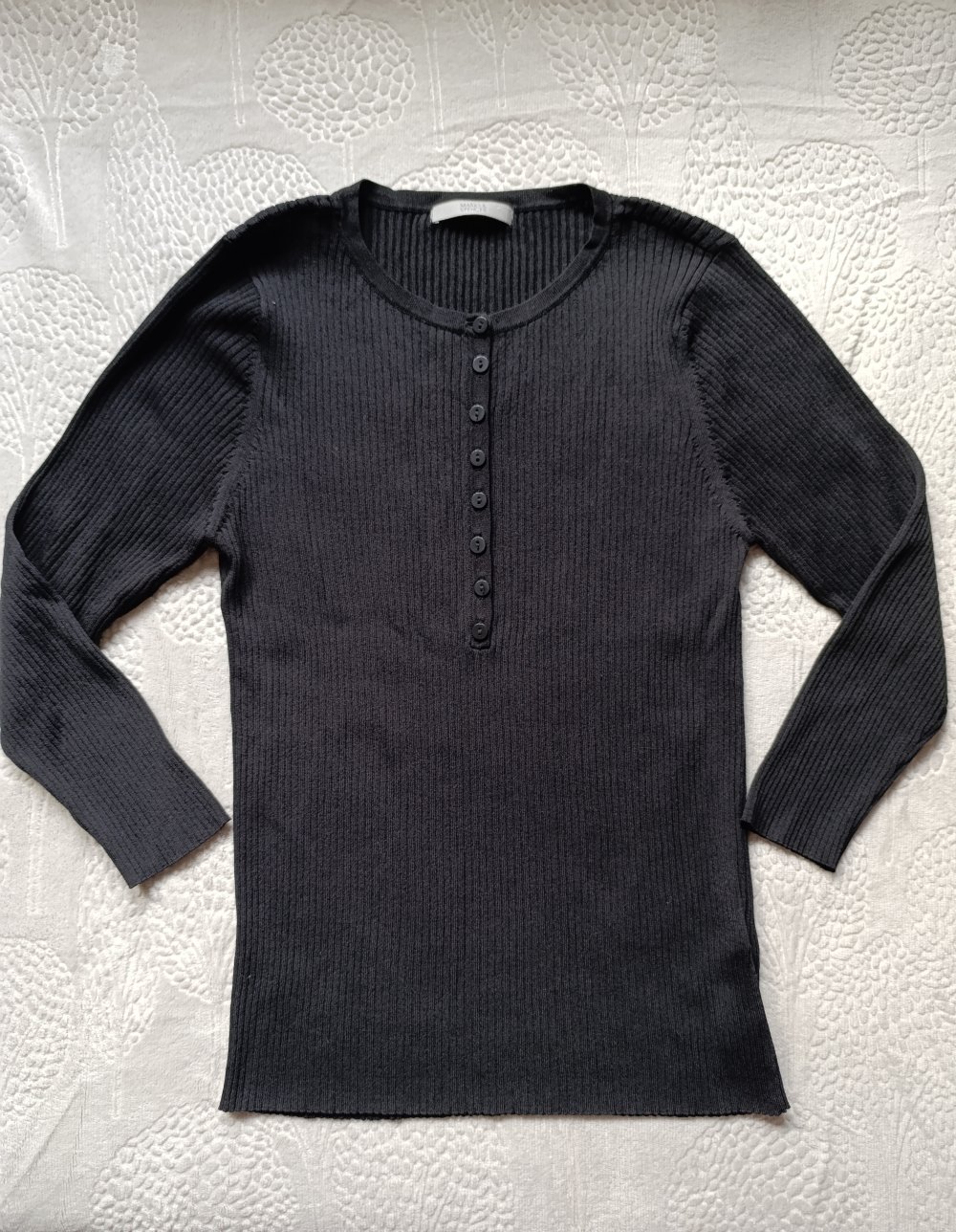 Marks & Spencer Geripptes Viskose-Langarmshirt/Henley (Schwarz) – Gr. UK 12/M