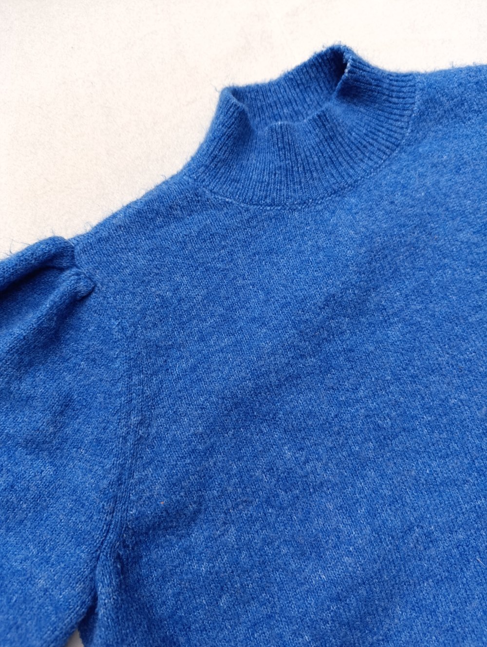 Fluffy Blauer Puffärmel-Strickpullover von George