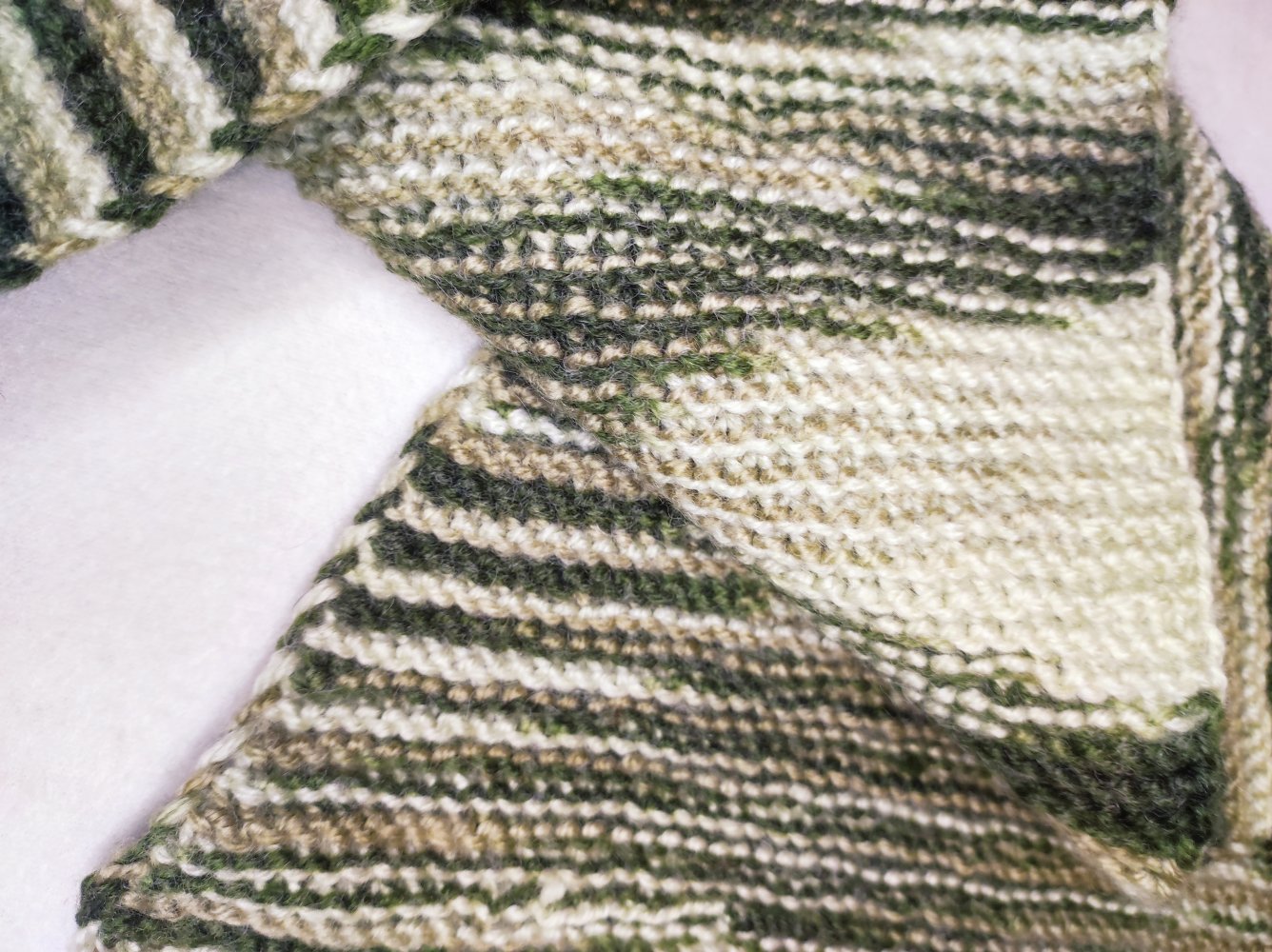 Handgemachter Strick-Baktus / Dreiecksschal – Unikat, Naturtöne