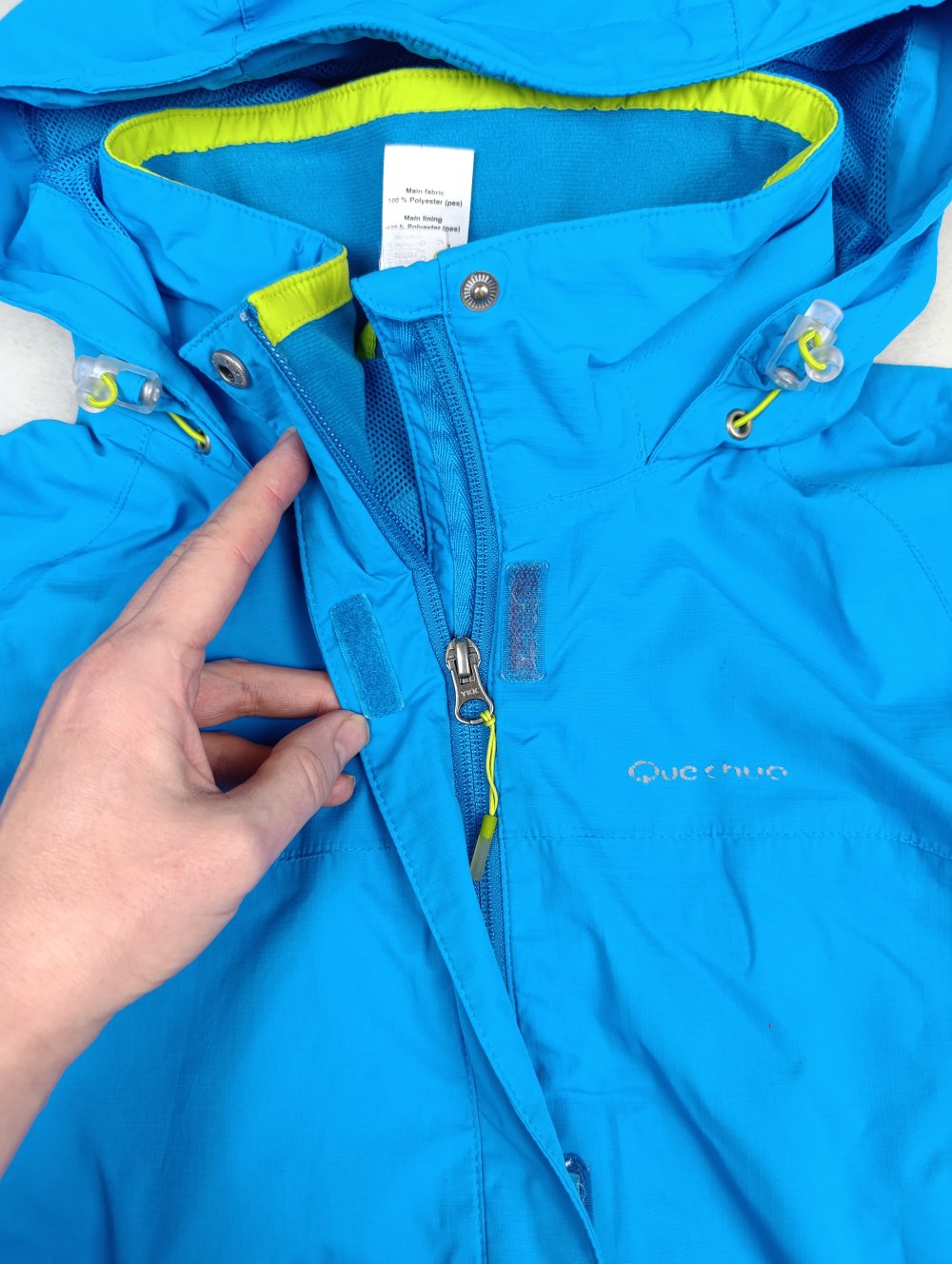 Quechua Outdoorjacke Damen Gr. M – Leicht, windabweisend, Kapuze – Blau