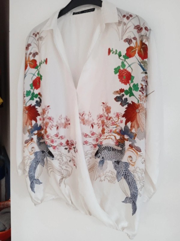 Boho-Bluse cropped mit Blumen und Karpfen / Kois, Gr. S (36) von Zara