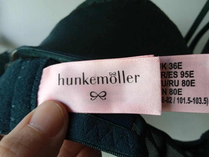 Dunkelgrüner BH von Hunkemöller mit Spitze, Gr. 80E