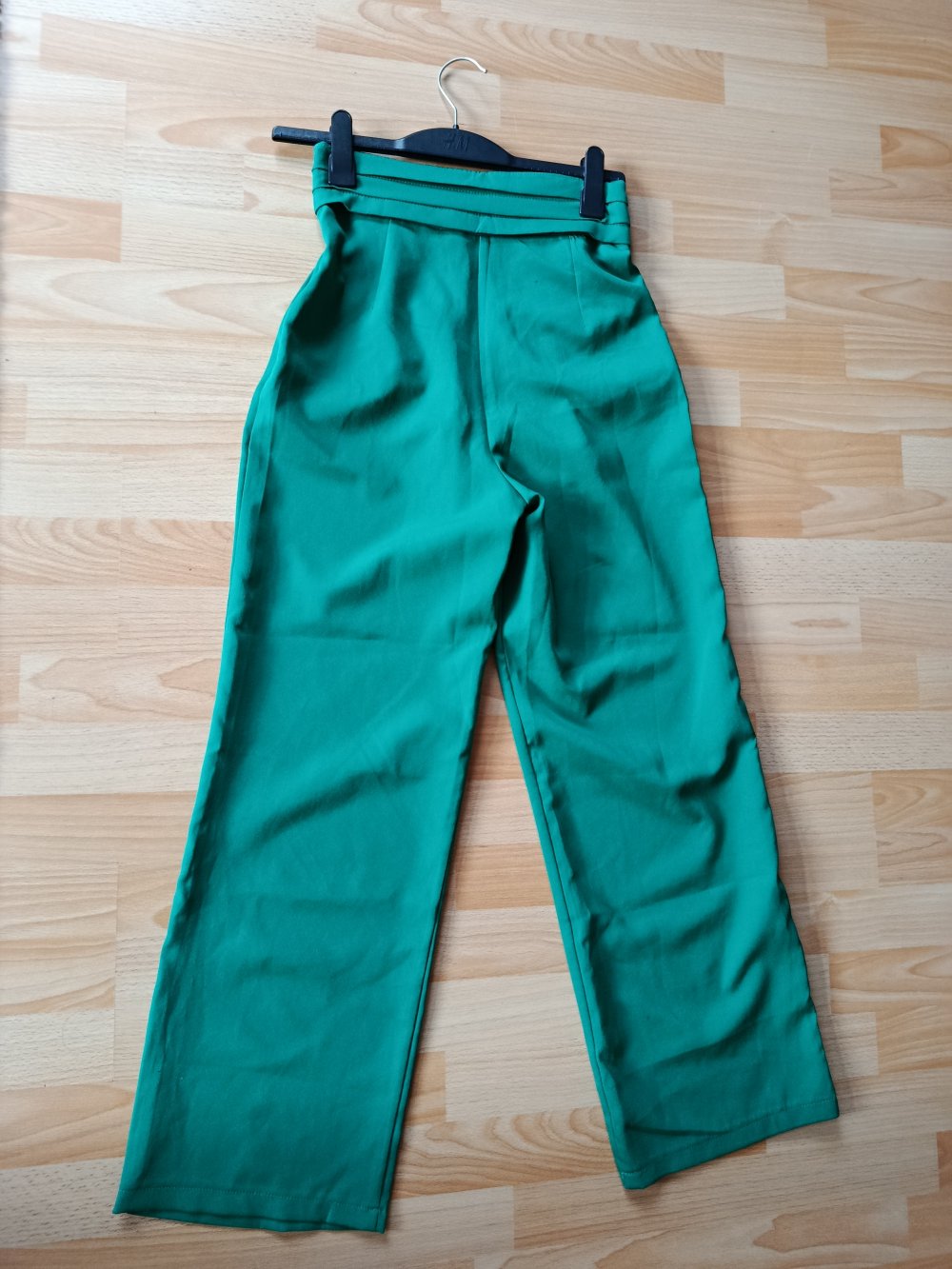 Marlenehose / Hose mit weitem Bein, grün, Gr. 36