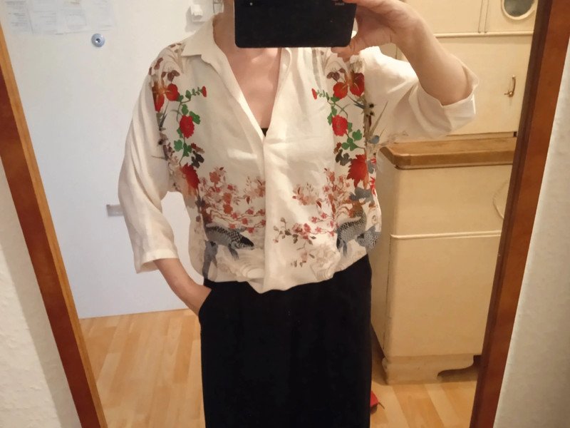 Boho-Bluse cropped mit Blumen und Karpfen / Kois, Gr. S (36) von Zara