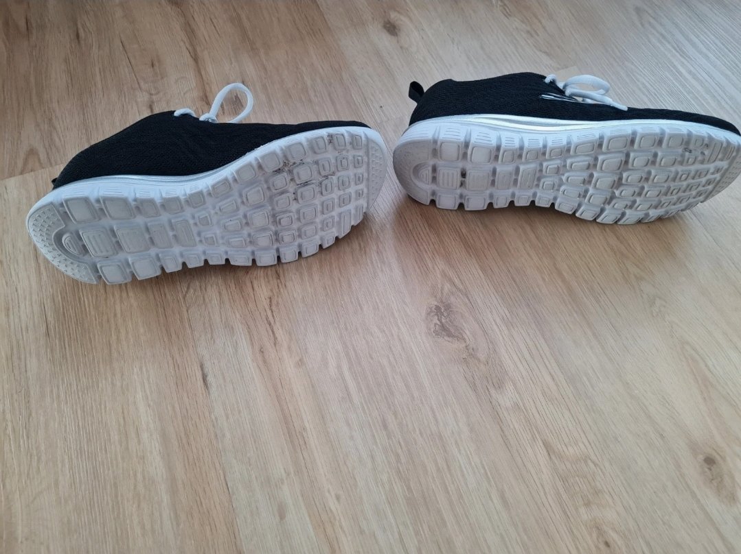 Skerchers Sneaker schwarz-weiß Größe 38