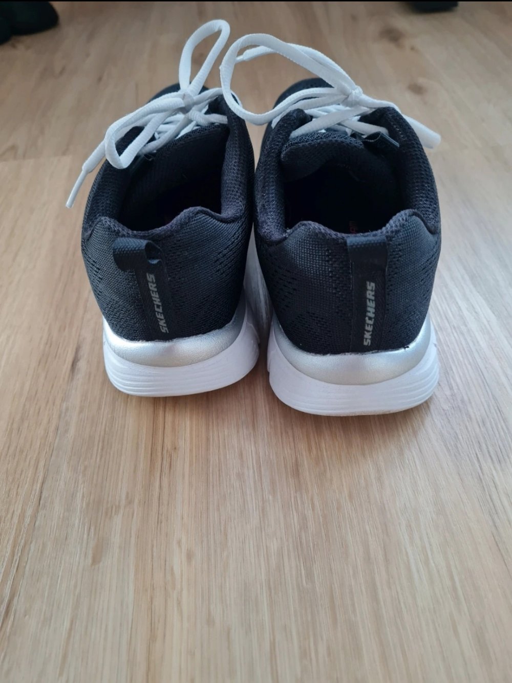 Skerchers Sneaker schwarz-weiß Größe 38