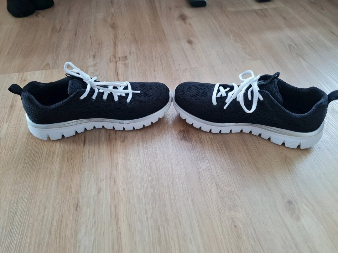Skerchers Sneaker schwarz-weiß Größe 38