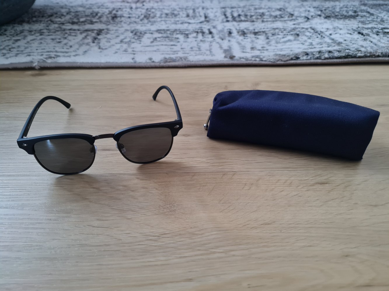 Sonnenbrille von DM mit Etui 