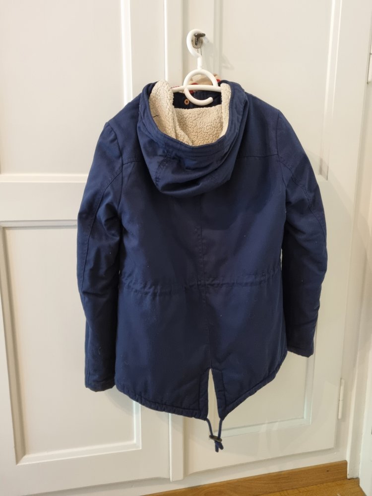 schöne und kuschlige dunkelblaue Jacke