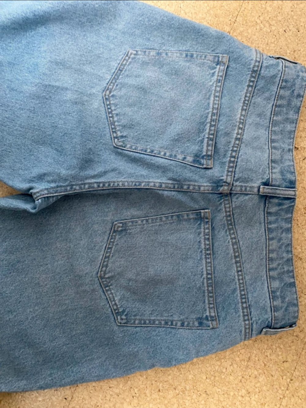Jeans Gerade Straight High Blue Denim Hell 5-Pocket-Jeans Button H&M